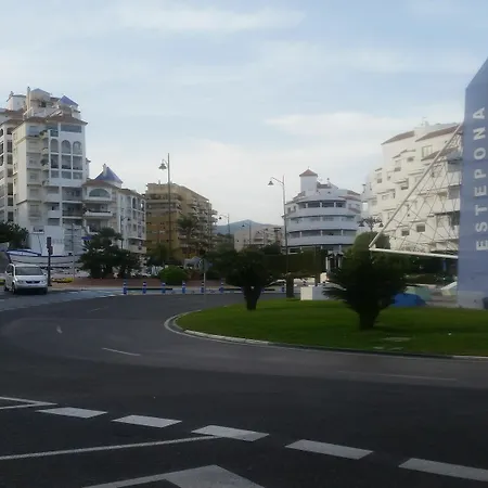 Puerto Deportivo *